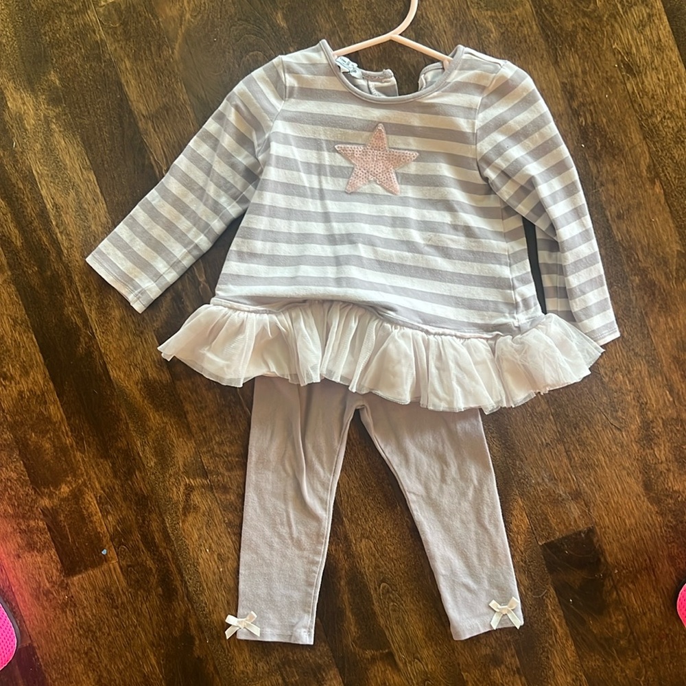 Pippa and Julie outfit